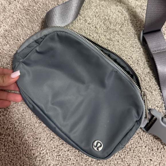 lululemon athletica Handbags - Lululemon Everywhere belt bag